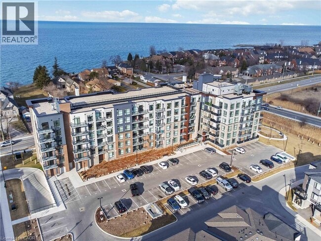 Photo du bâtiment - 600 N Service Rd