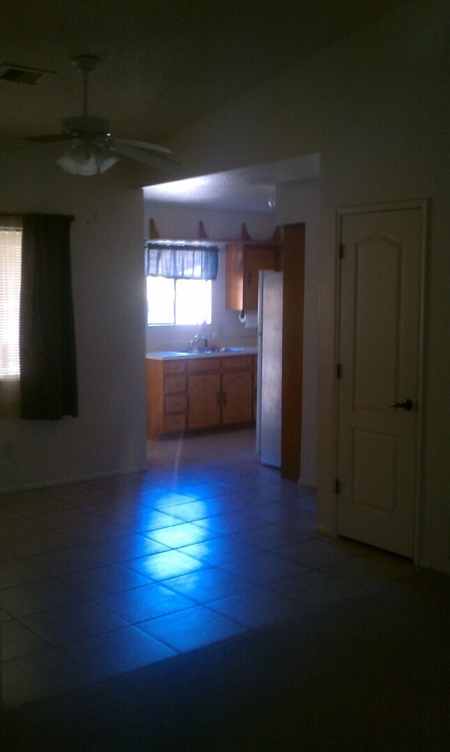 Foto del edificio - 2310 Primrose Dr