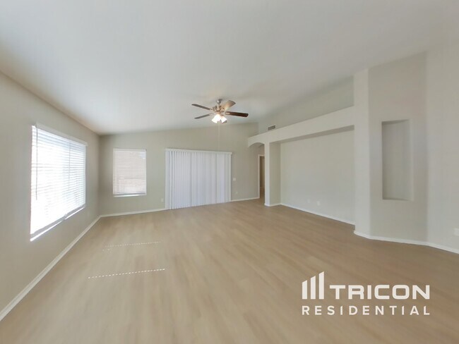 Foto del edificio - 3118 N 129th Dr