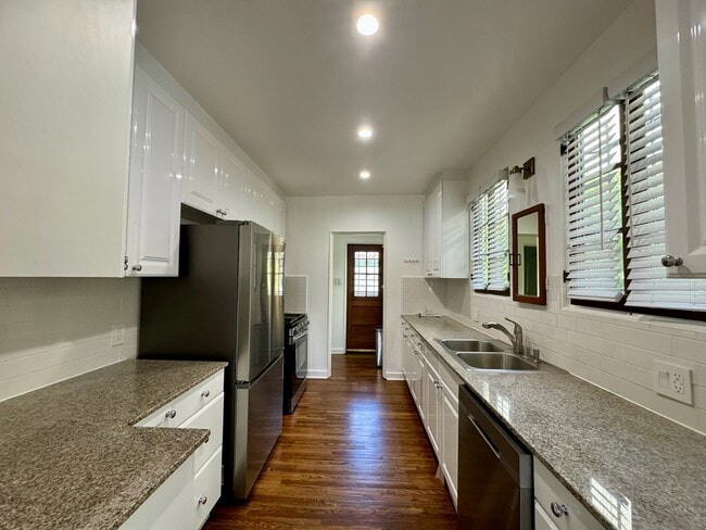 Foto del edificio - 427 S Bedford Dr