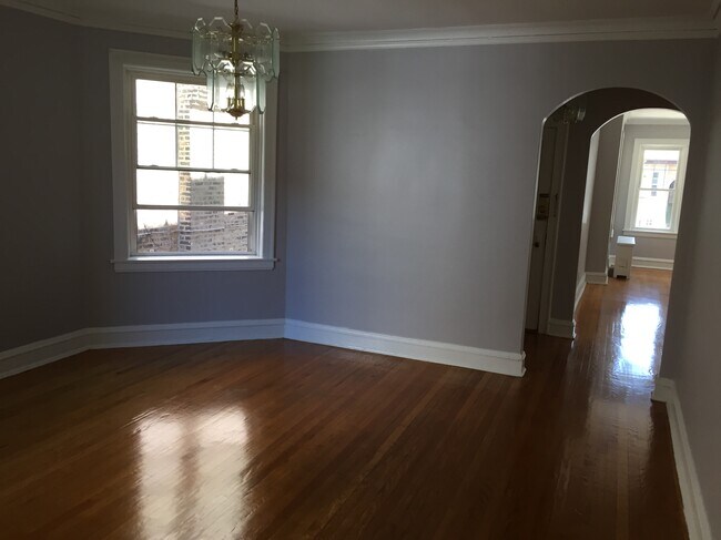 Building Photo - 6322 N Talman Ave