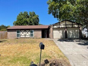 Building Photo - 3718 French Wood Dr