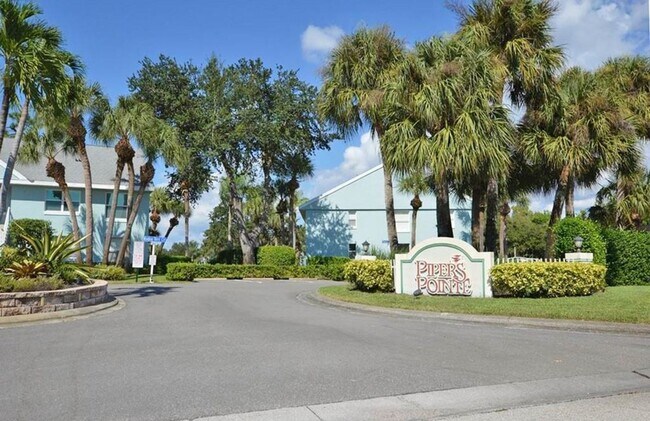 Foto del edificio - Two Free Weeks for Annual! **** THIS CUTE 2/2 FIRST FLOOR CONDO IN PIPER'S POINTE*** NAPLES**** A...