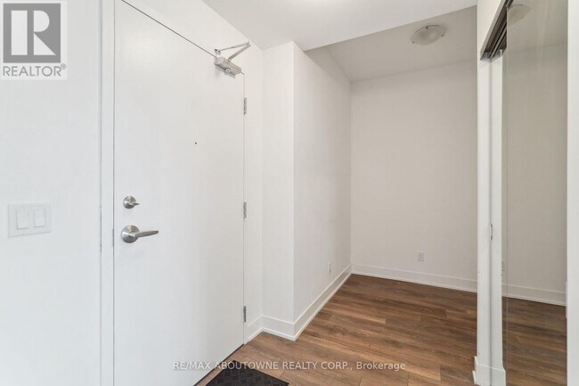 Building Photo - 297-1297 Oak Walk Dr