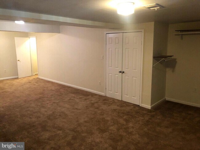 Building Photo - 7321 Green Oak Terrace