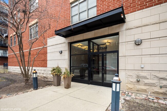 Building Photo - 2320 W St Paul Ave