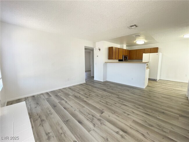 Building Photo - 2705 Jennydiane Dr