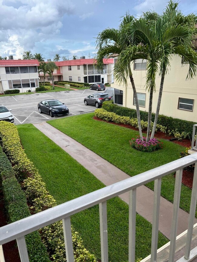 83 Saxony B, Kings Point, FL 33446 Condo for Rent in Kings Point, FL