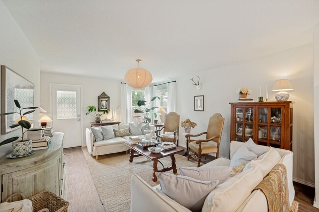 Building Photo - Beautiful 5-Bedroom Home in Riverstone at Westpointe