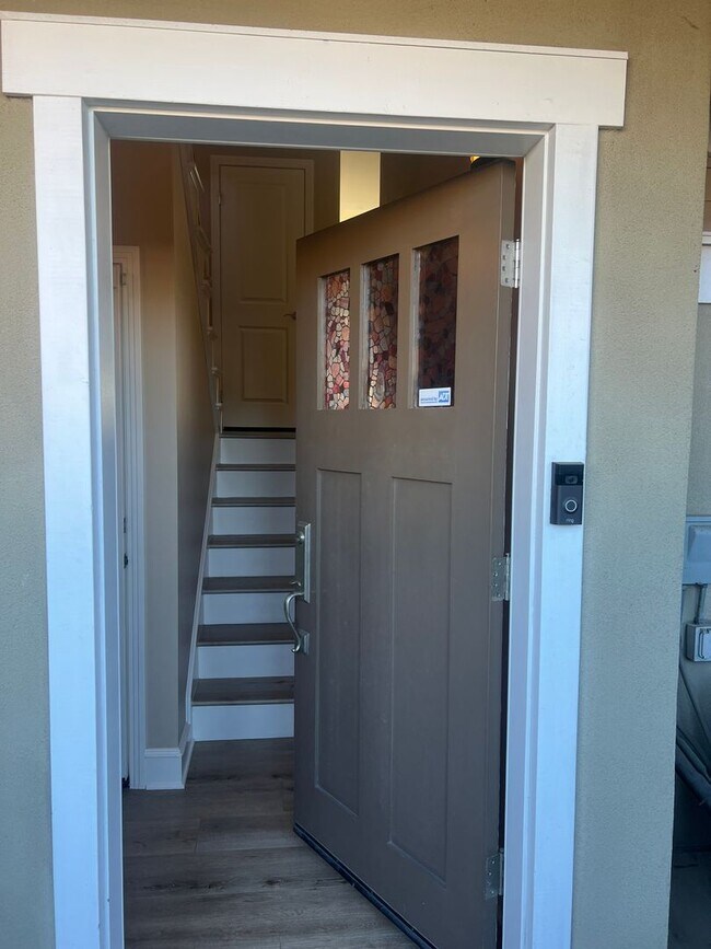Foto del edificio - Modern 2-Bed, 2.5-Bath Townhome in Gardena – Stylish Living with Spacious Comfort!