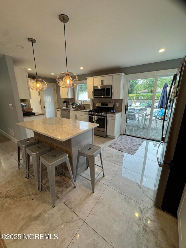 Foto del edificio - 259 Roosevelt Ave