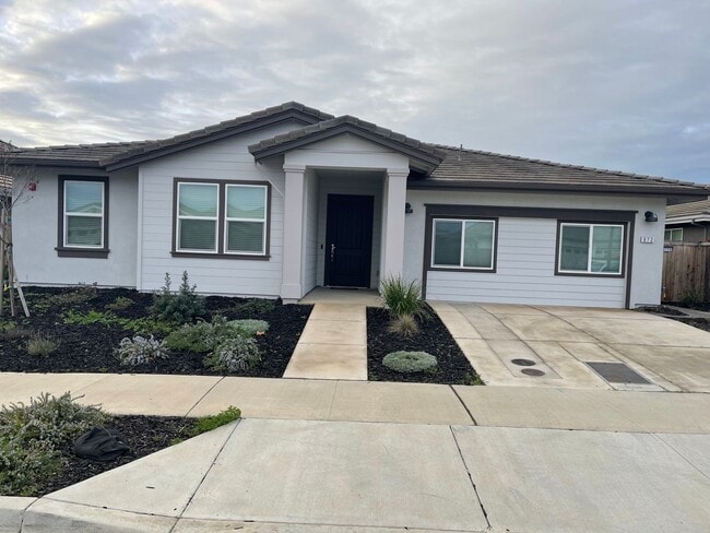 Building Photo - Gorgeous 4 bedroom home in Quaint Town of  Winters CA