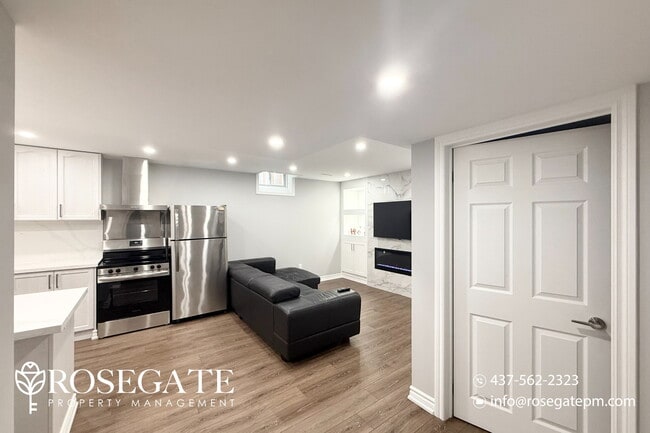 Photo du bâtiment - Newly Renovated 1-Bedroom Apartment in Woo...