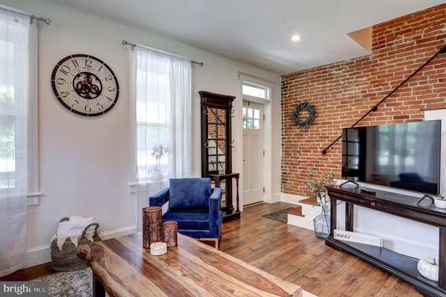 Foto del edificio - 354 New Holland Ave