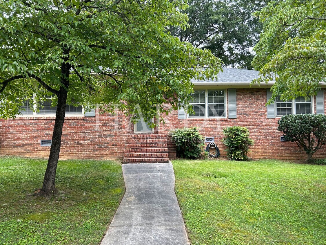 140 Malone Dr & 9 Blackhawk Circle Apartment for Rent in Rome, GA