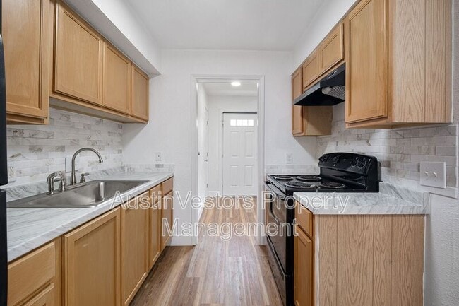 Building Photo - 2217 Mission Hill Dr