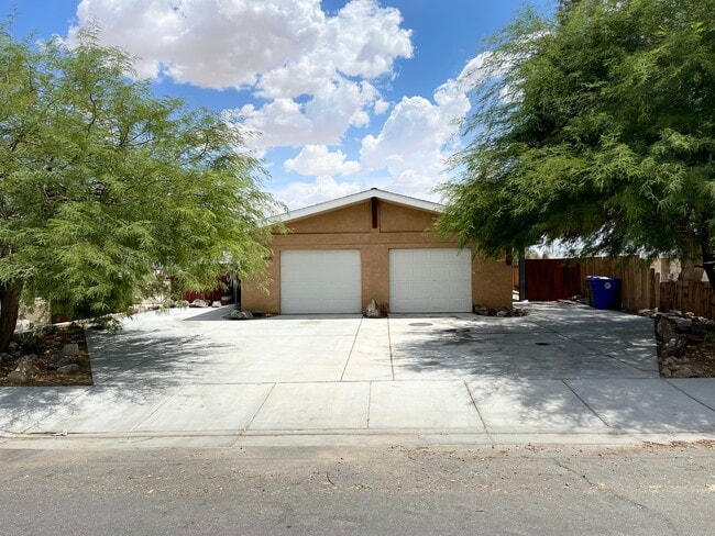 Building Photo - 6587 Oasis Ave