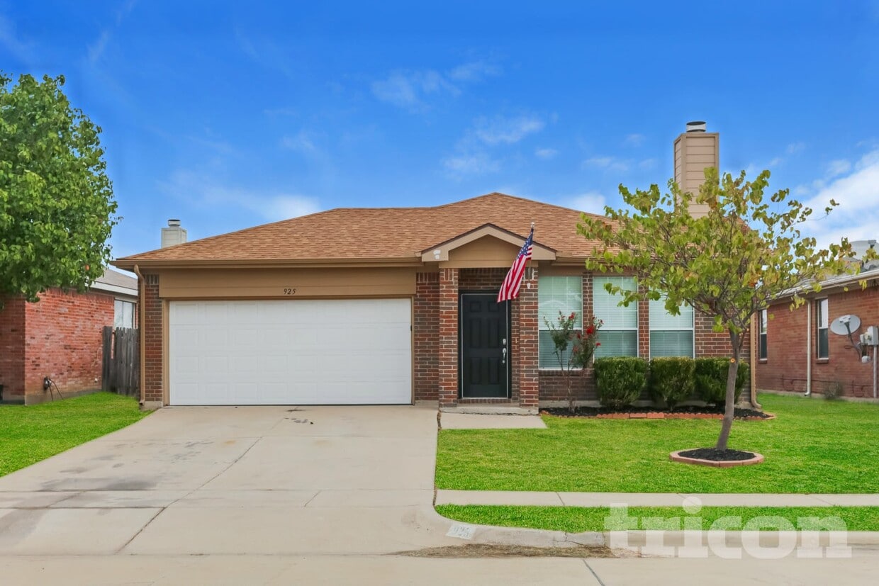 Foto principal - 925 Buffalo Springs Dr