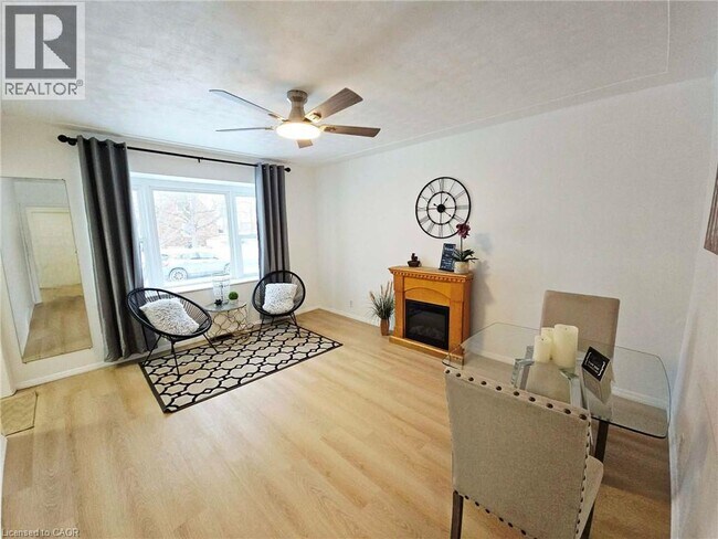 Photo du bâtiment - 125 Adair Ave S