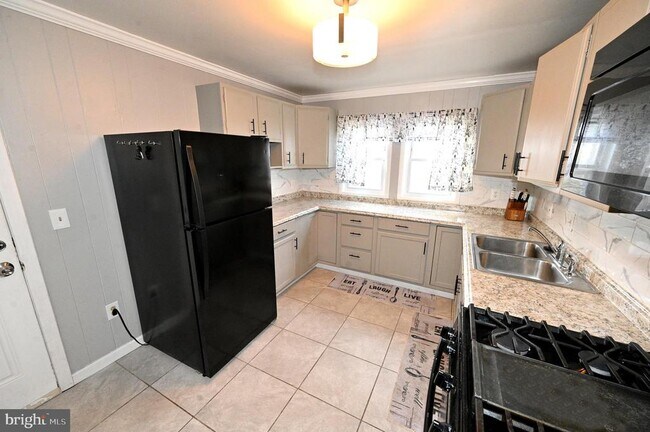 Building Photo - 2610 Lakehurst Ave