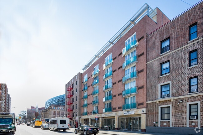 Building Photo - Parsons Windsor Condominium