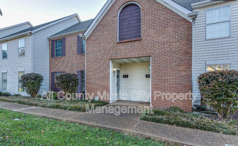 Primary Photo - 755 E Northfield Blvd