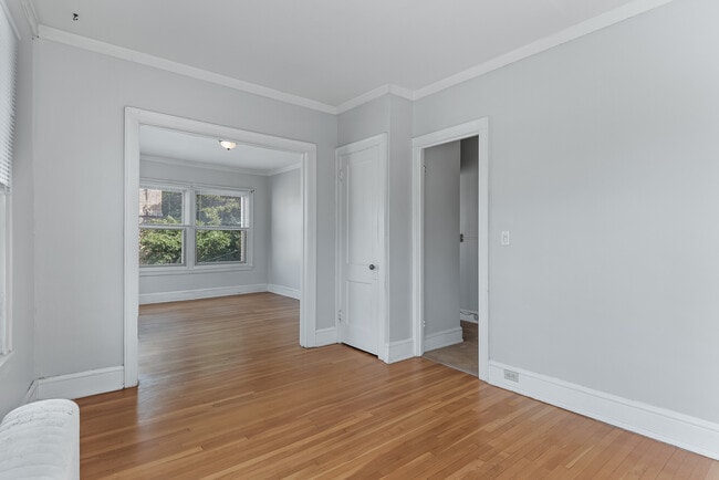 Building Photo - 214 Oak Grove | Origen Living