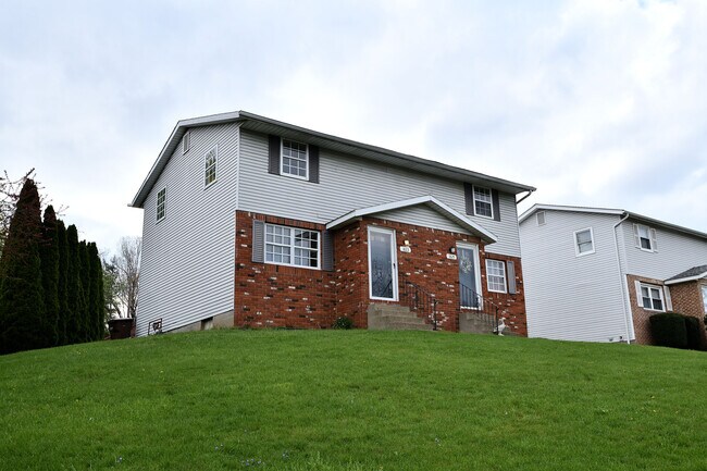 Foto del edificio - 1823 Koran Ave NW