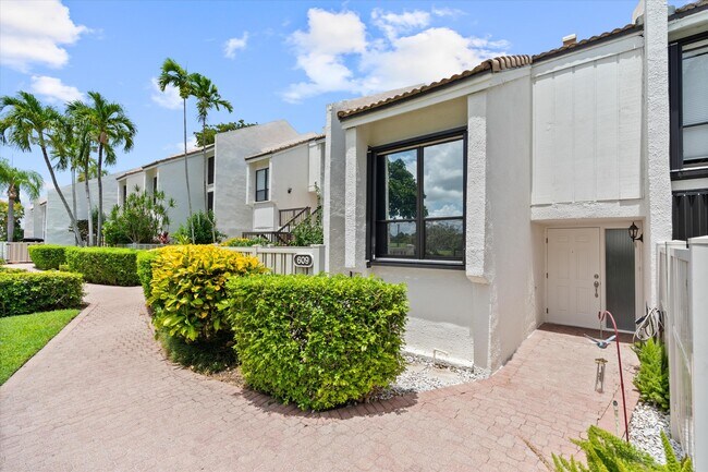 Foto del edificio - 609 Bridgewood Dr
