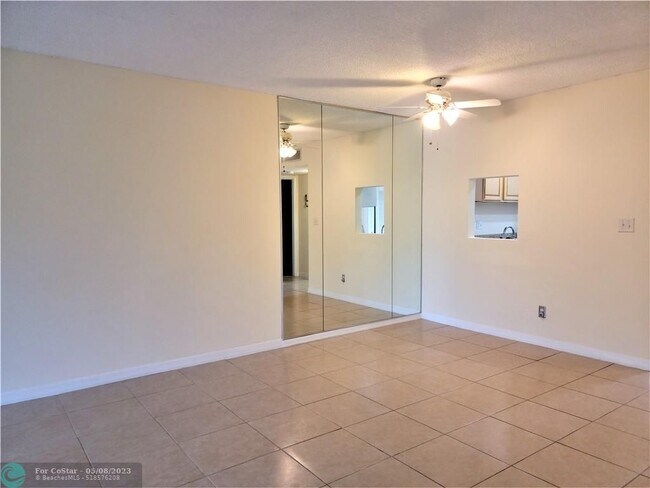 Foto del edificio - 6021 NW 61st Ave