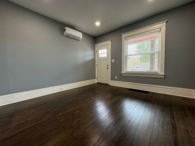 Building Photo - Completely Updated THREE BEDROOM TWIN!