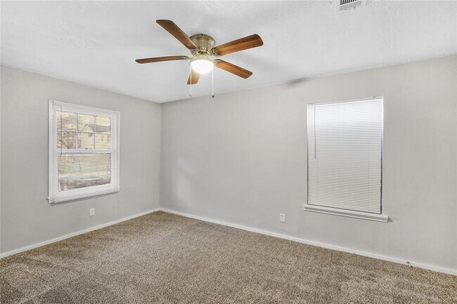 Foto del edificio - 7343 Krueger Rd