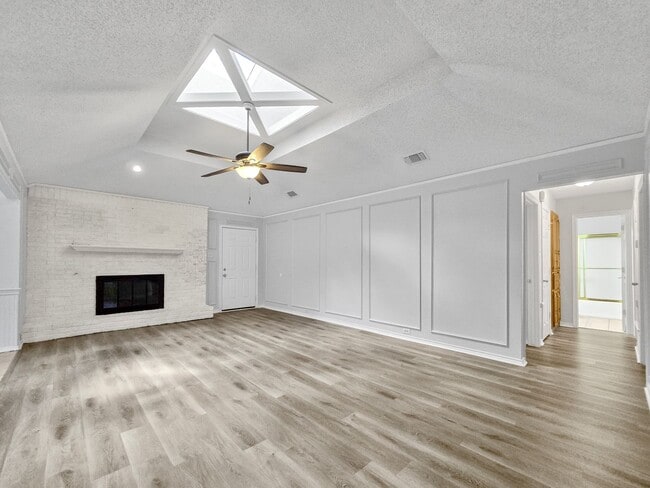 Building Photo - Coming Soon! 4 BR/2BA | Newly Renovated Single Family Home | Covered Patio | In Waxahachie!