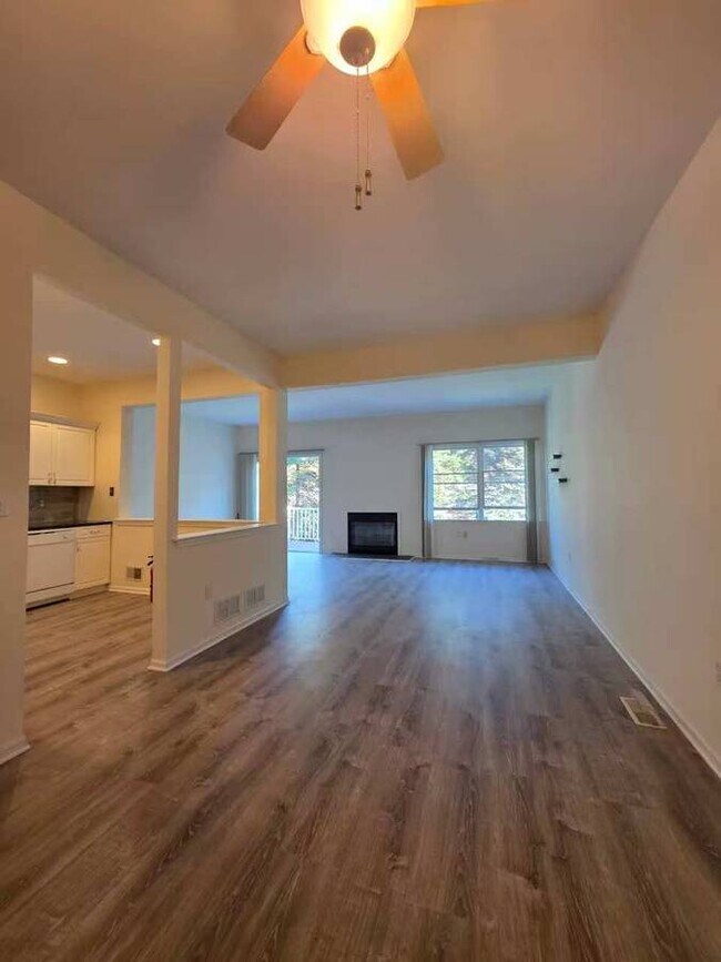 Foto del edificio - 17 Springhill Dr