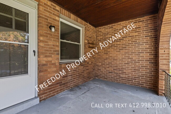 Building Photo - 753 Shady Dr E