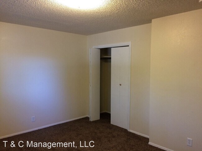 Building Photo - 600-604 Chama St SE