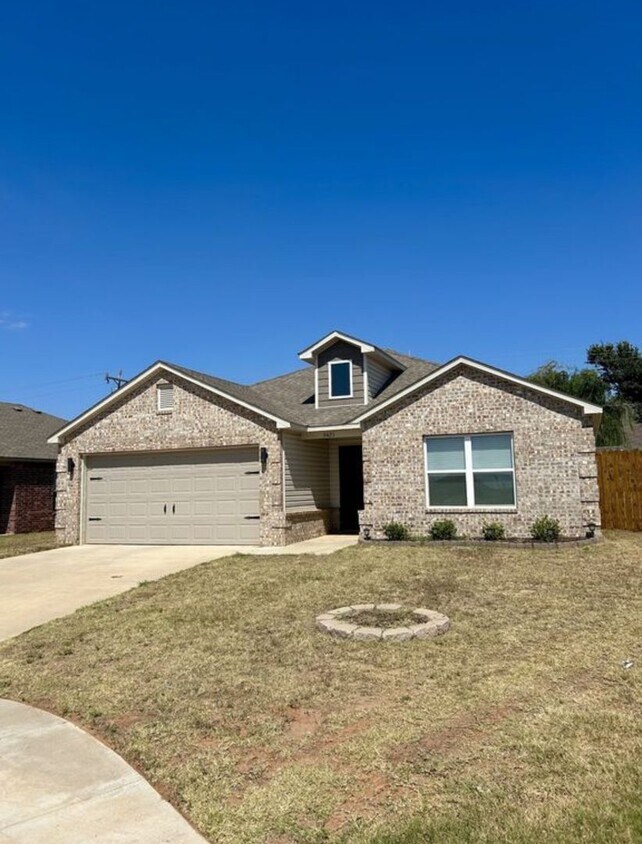 Foto principal - Beautiful 3 Bedroom / 2 Bathroom home in Southwest Oklahoma City!