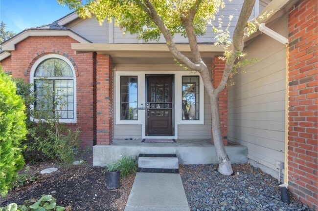 Building Photo - 512 Bluerock Dr