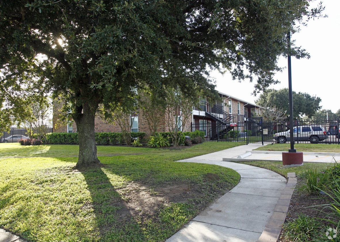 St. James Village Apartments in Houston, TX