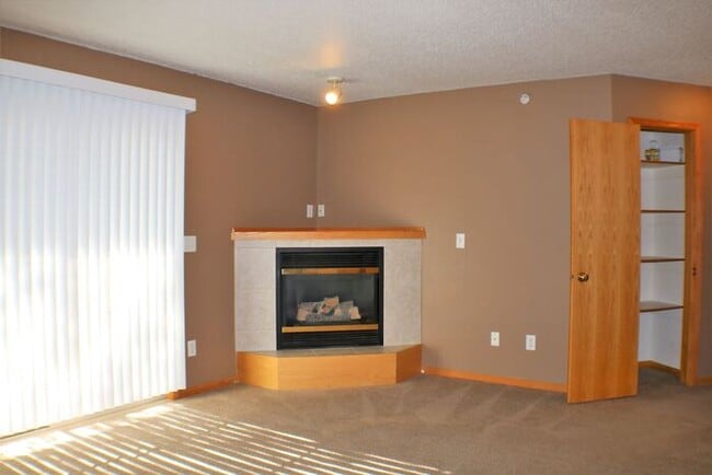 Building Photo - $1,395 | 2 Bedroom, 2 Bathroom Condo | Pets Negotiable* | Available for July 1st, 2026 Move In!