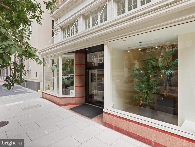 Foto del edificio - 915 E St NW