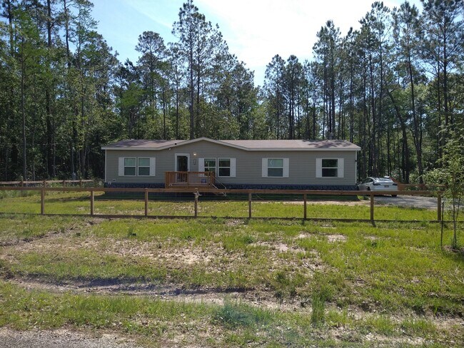 Building Photo - 17446 Gardenia St