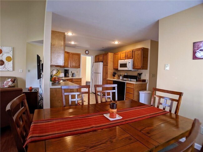 Foto del edificio - 5886 Regency Dr