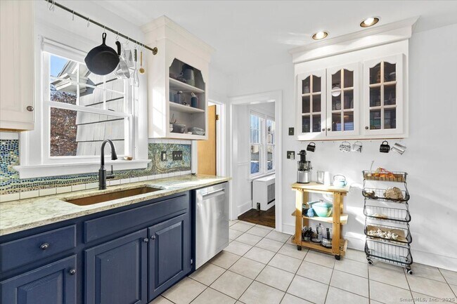 Building Photo - 171 Waite St