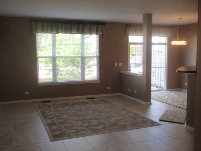 Building Photo - 372 Shadow Creek Dr
