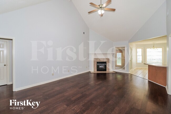 Building Photo - 10292 Green Moss Dr N