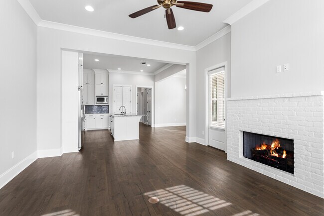 Foto del edificio - 2048 Perennial Ln