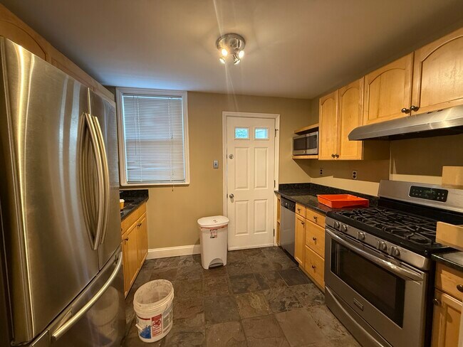 Foto del edificio - 425 McClellan St