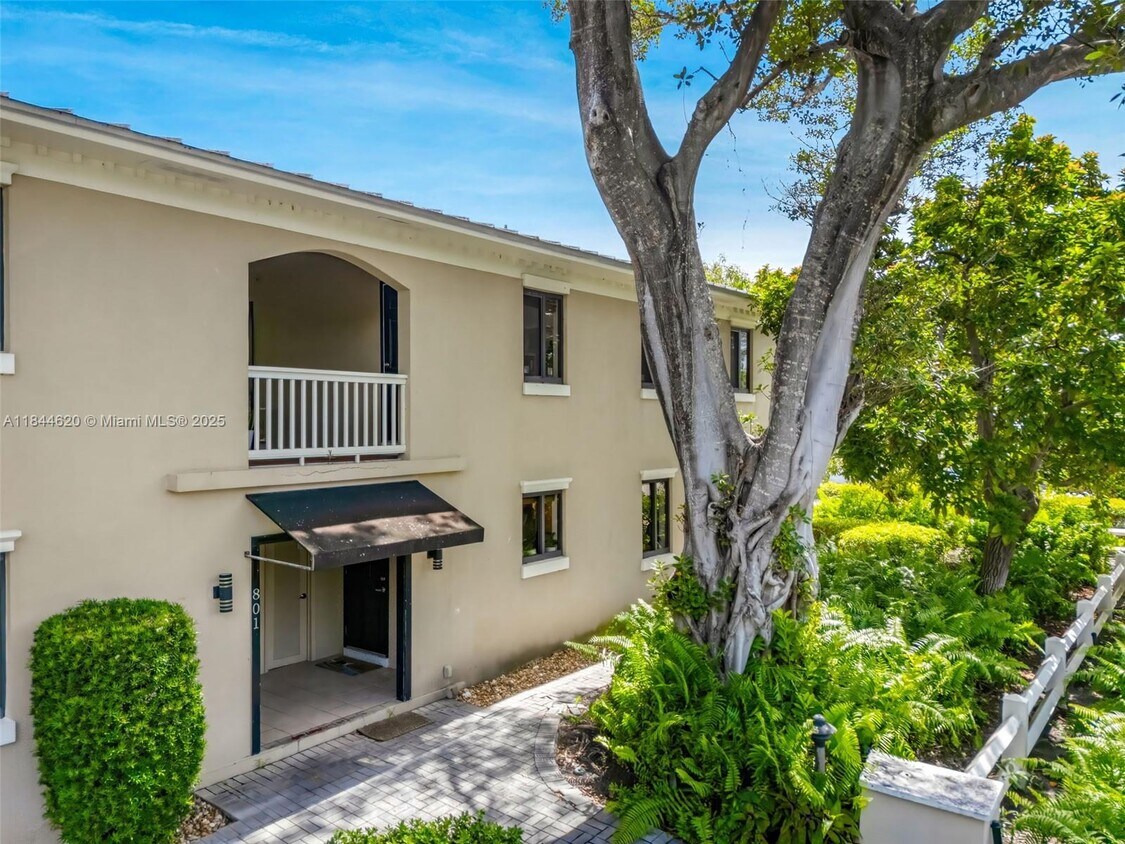 Foto principal - 801 NE 18th Ave