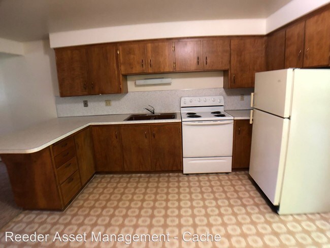 Building Photo - 825 E 100 N